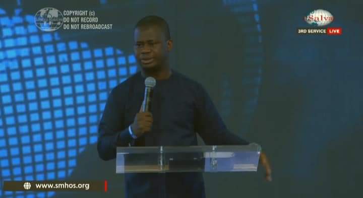 TO LIVE IN A REALM OF WONDERS IS TO LIVE IN A REALM OF CONTINOUS PRAISE