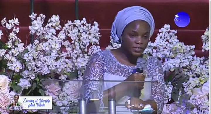 Emotional Moment for late Pastor Dare Adeboye’s Wife, Temi at the Evening of Worship/Tribute Service