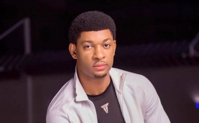 HAPPY 35TH BIRTHDAY TO STEVE CROWN